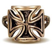Bronse ring med maltesisk-kryss design.