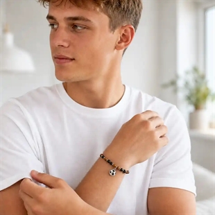 Fotballarmband med naturperler og stålfotball