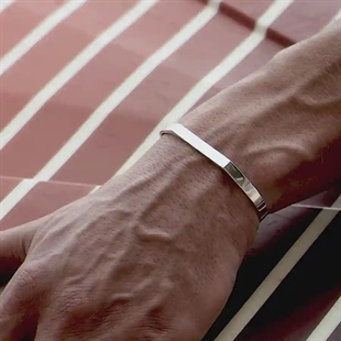 Minimalistisk bangle herrearmbånd i PVD-belagt 18K