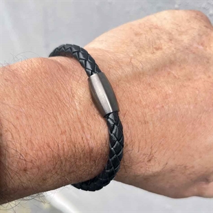 Skinn bolo armbånd med magnetisk lås 