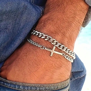 Enkelt dobbelt armbånd med kryss og rustfritt stål.