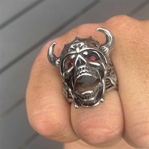 Viking Skullring i rustfritt stål.