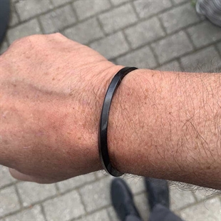 Bangle Screw armbånd i IP Blackcoat stål