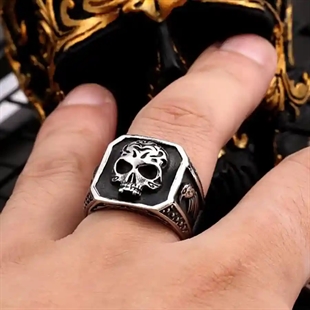 Hodeskallring i rustfritt stål.