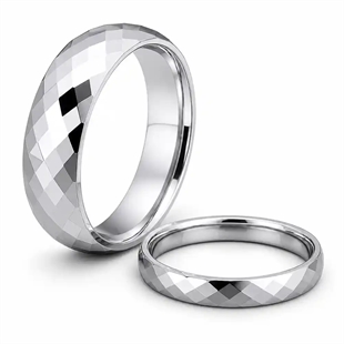 Erato bryllups-/forlovelsesring i blank wolframfasett.