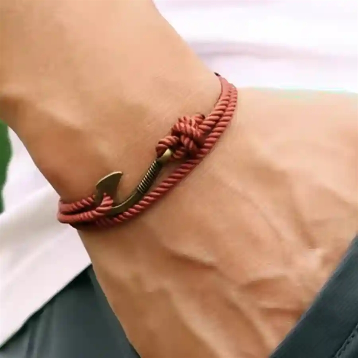 Rustbrunt herrearmbånd med ankerlås i antikkgull, justerbar 17–23 cm