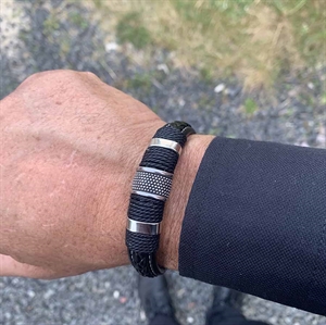 Klassisk armbånd i Crawe design skinn.