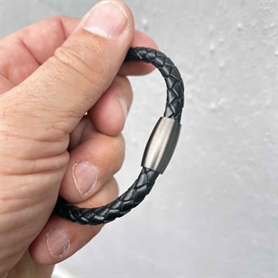 Skinn bolo armbånd med magnetisk lås 