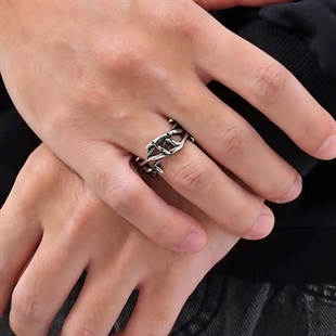 Herrering for menn i oksidert rustfritt stål