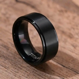 Black titan herre ring – 8 mm matt finish