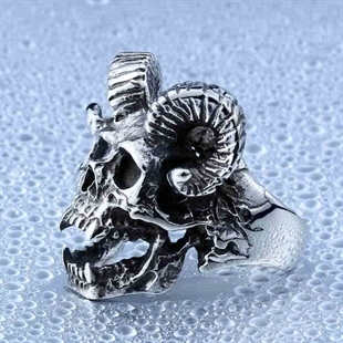 Skull ram ring