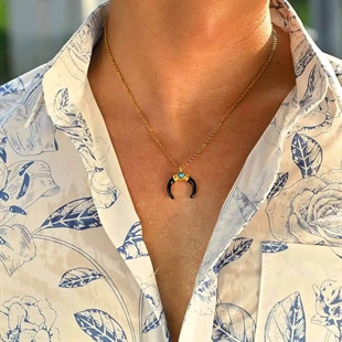 Golden Horn halskjede til menn i forgylt stål med turkis stein og svart horn – marjoe.no