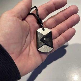 "Latin" læderhalskæde