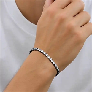 herrearmbånd i sort snor med klare CZ steiner – perfekt sammen med andre armbånd