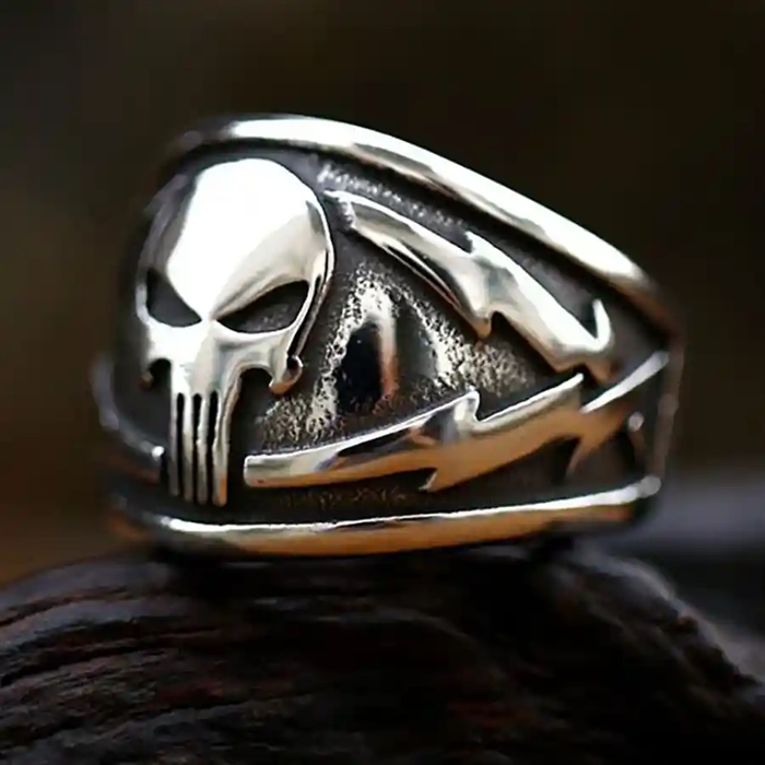 Skull Steel Warrior herrering i rustfritt stål med dødningehode-motiv.