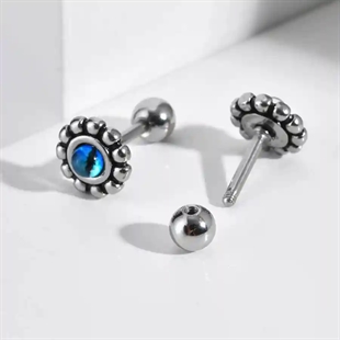 Ørestikk til menn i rustfritt stål med blå senterstein – Blue Nova Stud (selges pr. stk).