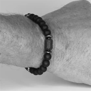svart perlearmbånd til menn